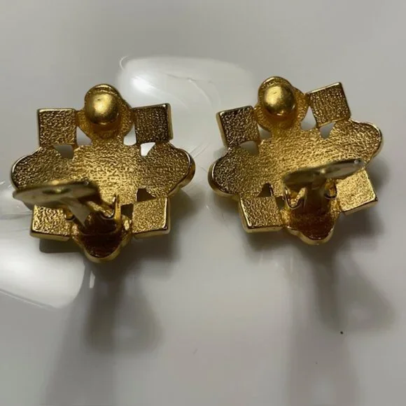 Vintage Maltese Cross Multicolor Stones & Pearls Clip Gold Tone Clip Earrings - Picture 2 of 3